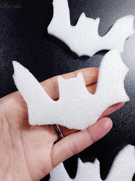 3 weiße Schaumstoff Fledermäuse